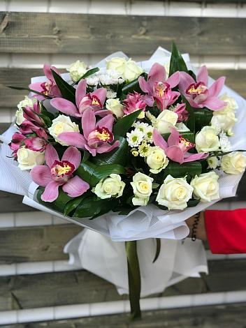 Букет цветов из: Розы и Хризантемы в Краснозатонский